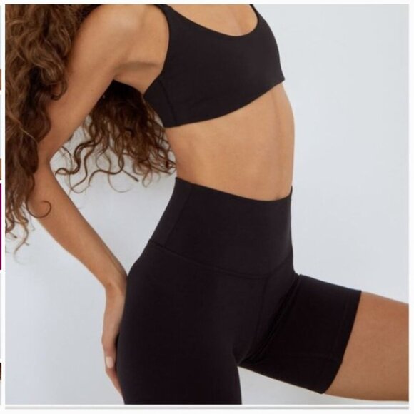 🇨🇦 Aritzia TNA Atmosphere 7" Bike Shorts - Picture 3 of 11